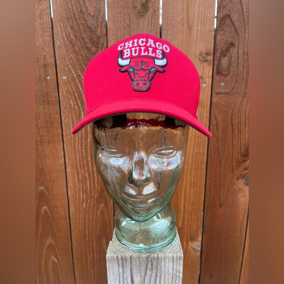 Chicago Bulls Mitchell & Ness SnapBack Hat - Picture 1 of 3
